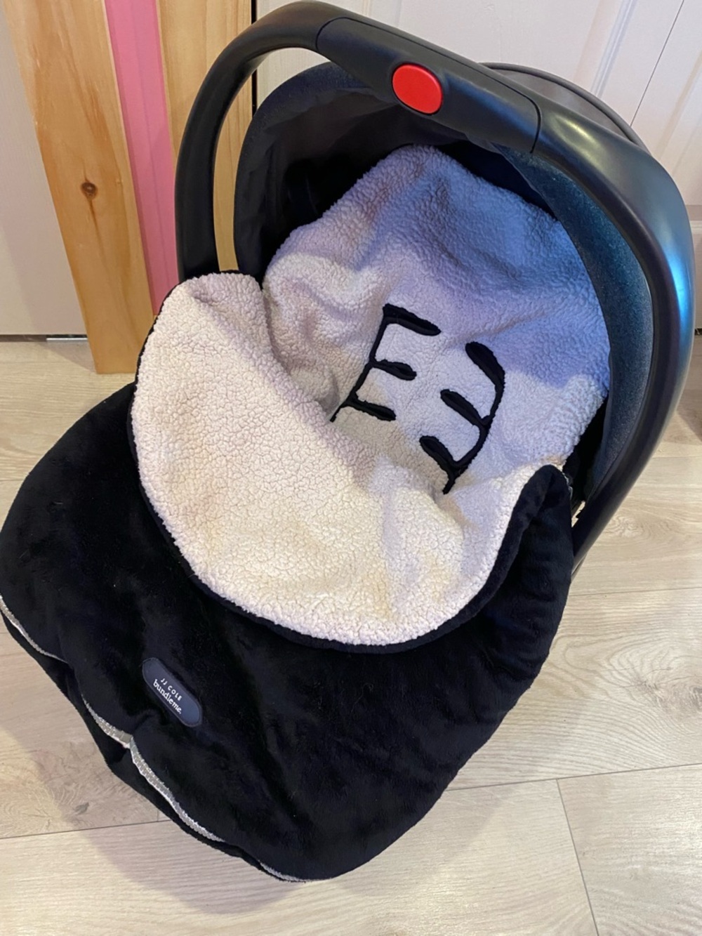 Cozy Black & Cream Infant Winter Car Seat Cover